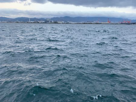 爆風の中耐えていい事ありました